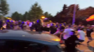 La policía carga contra los manifestantes pacificos